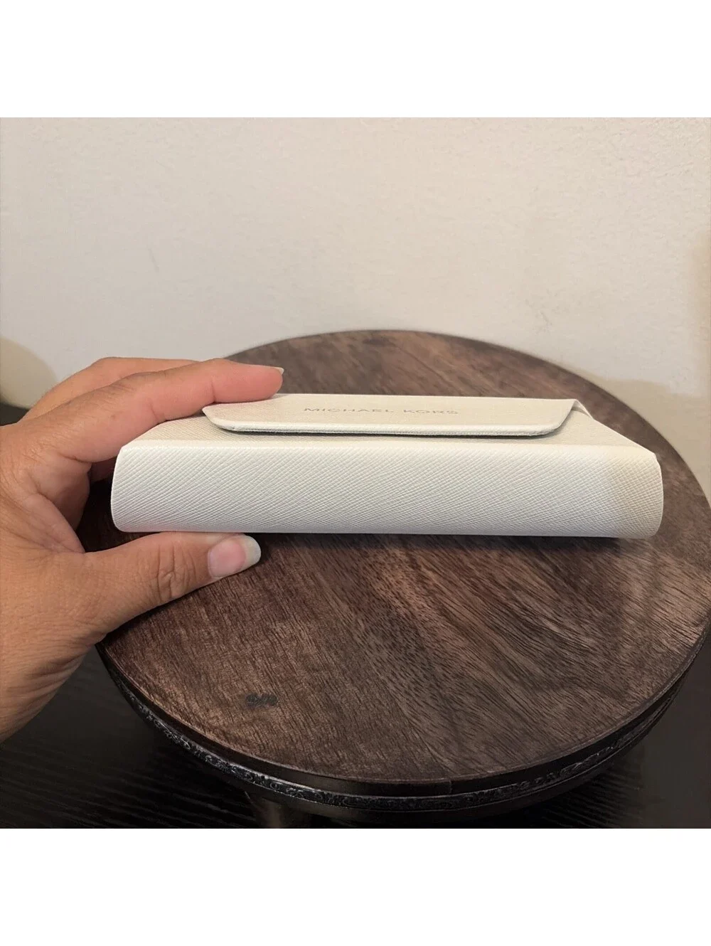 MICHAEL KORS Authentic White Envelope Snap Style Hard Side Glasses Sunglass Case